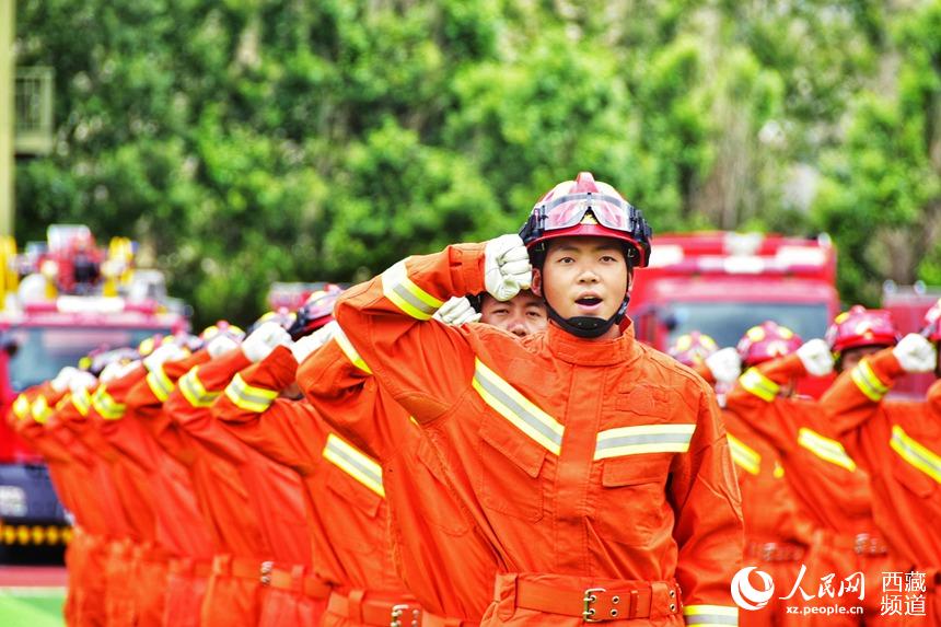 誓師大會(huì)現(xiàn)場(chǎng)。人民網(wǎng) 李海霞 攝