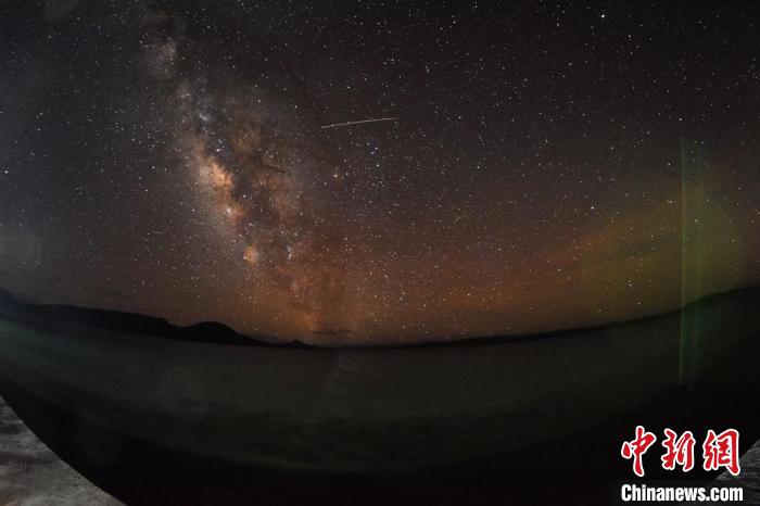 錯鄂湖星空璀璨，一顆流星劃過?！?lt;a target='_blank' ></p><p  align=