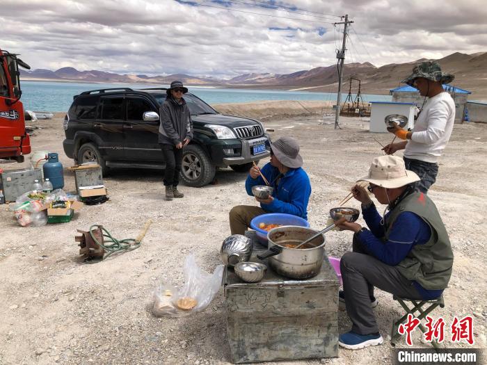 在“世界屋脊”上作業(yè)，中國(guó)科考隊(duì)員衣、食、住、行有何特色？