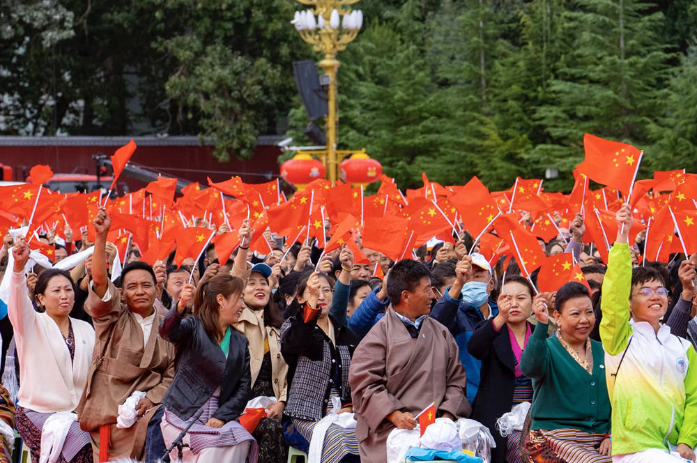 8月19日10時，慶祝西藏和平解放70周年大會在拉薩市布達拉宮廣場隆重舉行。徐馭堯 攝