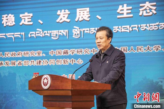 圖為西藏民族大學(xué)黨委書記、副校長劉凱在開幕式上致辭?！钪覍?攝
