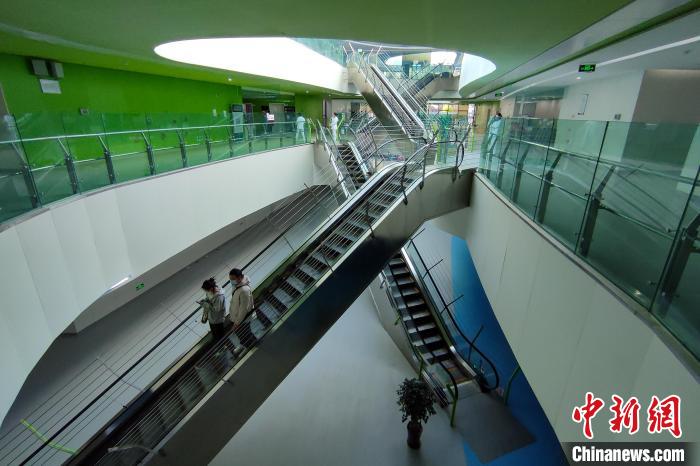 圖為西藏自治區(qū)婦產(chǎn)兒童醫(yī)院內(nèi)景。　江飛波 攝