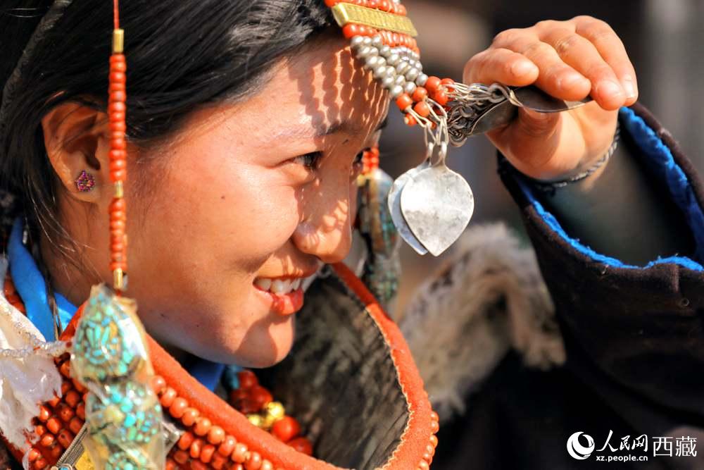撩起“神秘面紗”。人民網(wǎng) 李海霞