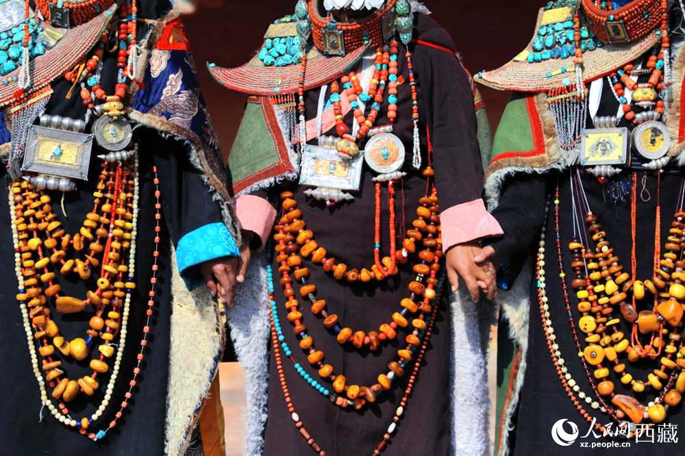 精美的“飛天服飾”。人民網(wǎng) 李海霞攝