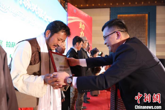 圖為拉薩市銀企對(duì)接洽談會(huì)現(xiàn)場(chǎng)。　格桑倫珠 攝