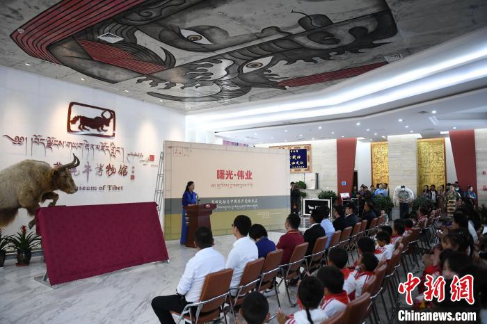 圖為《曙光·偉業(yè)——五四運動與中國共產(chǎn)黨的成立》“七一”特展開幕儀式現(xiàn)場?！∝暩聛硭?攝