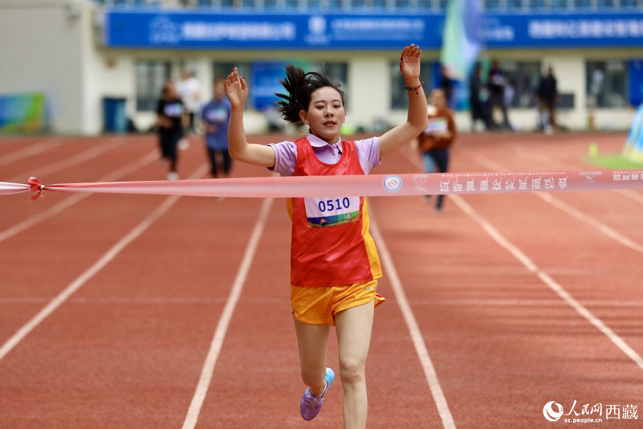 女子400米競速賽實況。
