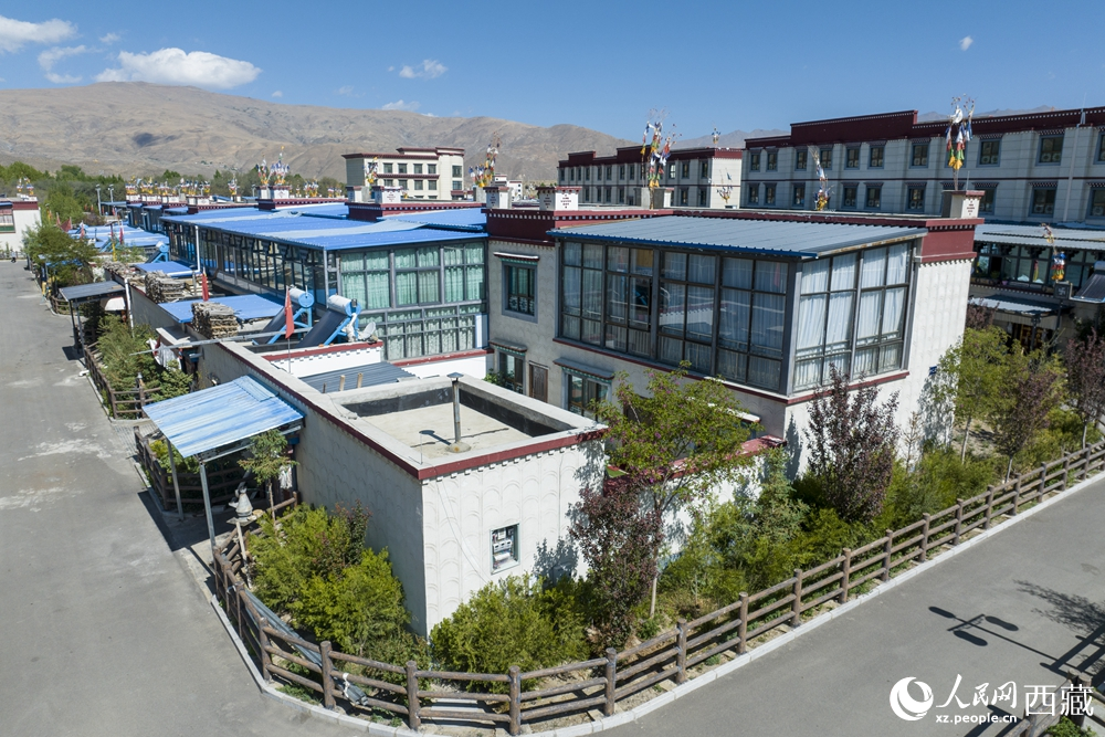 寬敞明亮的藏式民居。人民網(wǎng)記者 次仁羅布攝