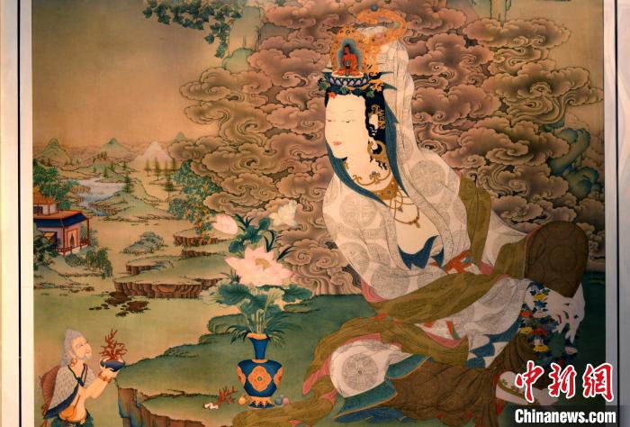 圖為5月16日，展覽中新創(chuàng)唐卡作品《靜息觀音》(局部)?！±盍?攝